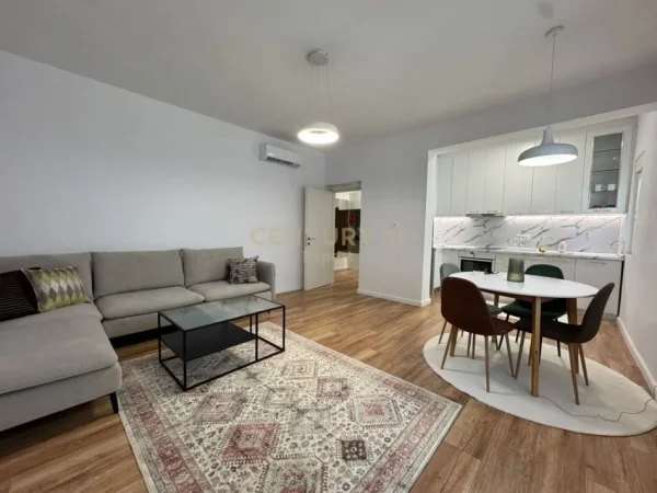 Tirane, jepet me qera apartament 2+1+Ballkon Kati 5, 88 m² 850 € (Sheshi Wilson)