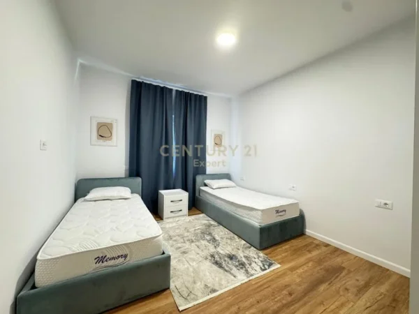 Tirane, jepet me qera apartament 2+1+Ballkon Kati 5, 88 m² 850 € (Sheshi Wilson)