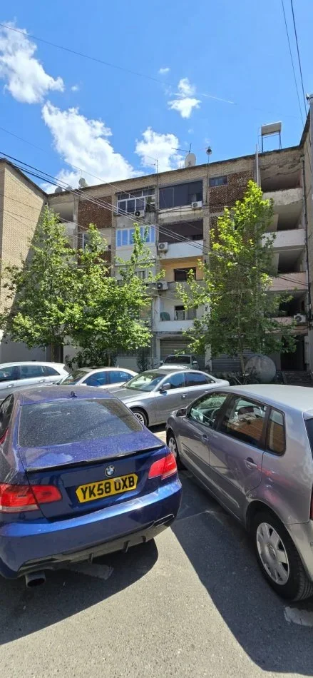Tirane, shitet nga Pronari, pa-komision apartament 2+1+Aneks+Ballkon Kati 4, 64 m² 169.000 € (Rr.e Kavajes(Ngjitur me Ambulancen 9))