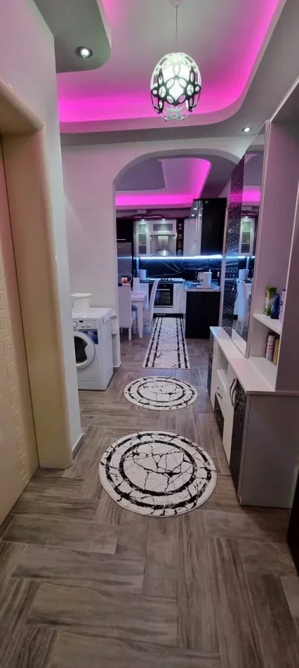 Golem, jepet me qera apartament 1+1+Ballkon Kati 1, 40 € (Rruga palmave)