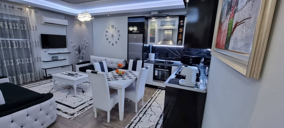 Golem, jepet me qera apartament 1+1+Ballkon Kati 1, 40 € (Rruga palmave)