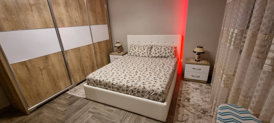 Golem, jepet me qera apartament 1+1+Ballkon Kati 1, 40 € (Rruga palmave)