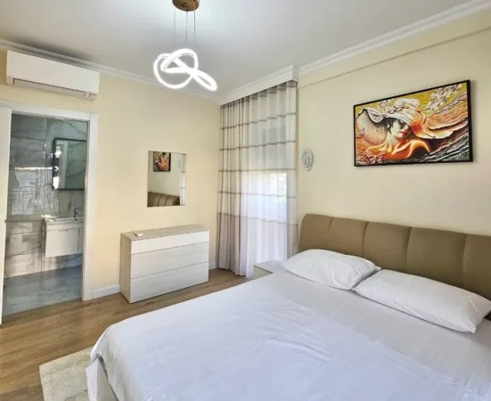 Jepet me qira apartament 2+1 + 3 tek PAZARI RI -SPAR  totalisht e arreduar  me cdo gje. 1100€/Muaj