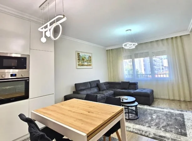 Jepet me qira apartament 2+1 + 3 tek PAZARI RI -SPAR  totalisht e arreduar  me cdo gje. 1100€/Muaj