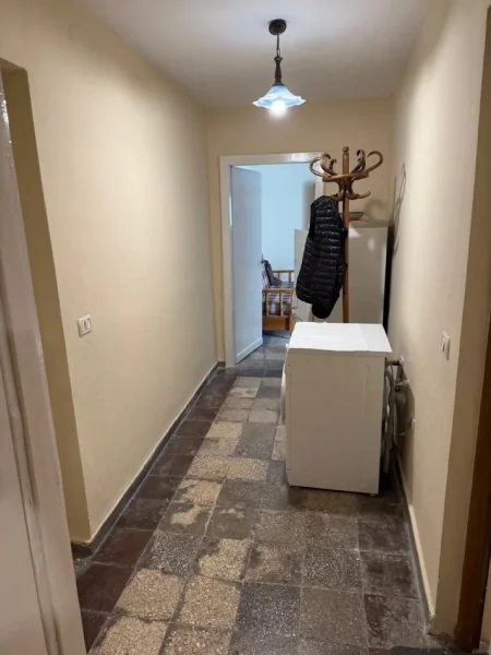 Tirane, jepet me qera apartament 1+1 Kati 2, 50 m² 380 € 