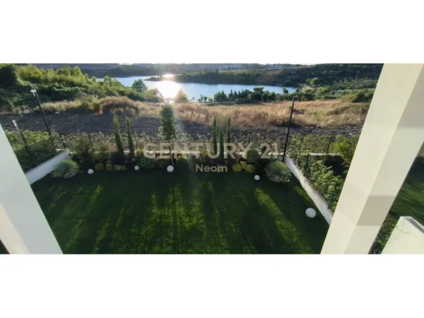 Tirane, shitet Vile 3+1+Aneks+Ballkon Kati 0, 450 m² 570.000 € (Neom122373)