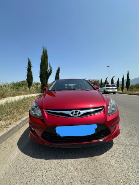 Tirane, shitet makine Hyndai i30 Nafte, vishnje manuale Kondicioner 188.000 km 5.000 €