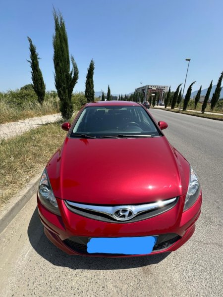 Tirane, shitet makine Hyndai i30 Nafte, vishnje manuale Kondicioner 188.000 km 5.000 €