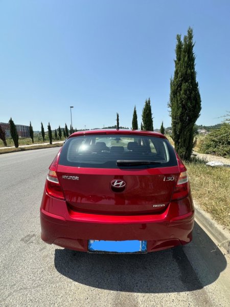 Tirane, shitet makine Hyndai i30 Nafte, vishnje manuale Kondicioner 188.000 km 5.000 €