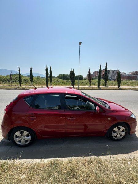 Tirane, shitet makine Hyndai i30 Nafte, vishnje manuale Kondicioner 188.000 km 5.000 €