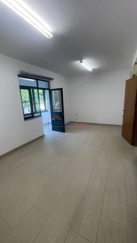 Tirane, jepet me qera zyre Kati 2, 115 m² 1.500 € (Brryli)