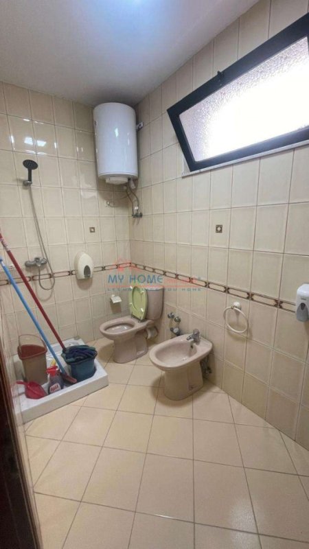 Tirane, jepet me qera zyre Kati 2, 115 m² 1.500 € (Brryli)