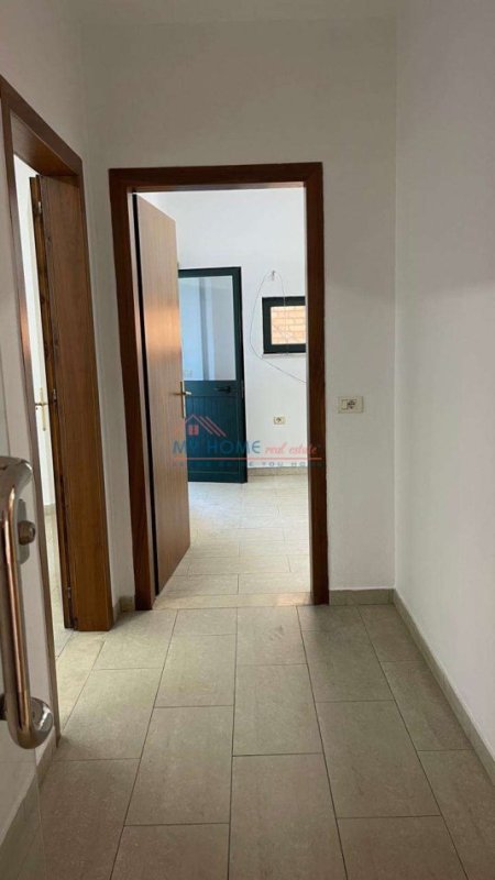 Tirane, jepet me qera zyre Kati 2, 115 m² 1.500 € (Brryli)