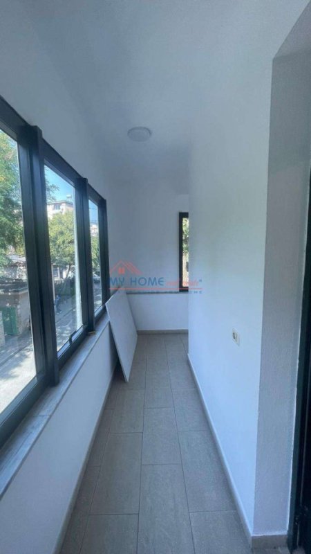 Tirane, jepet me qera zyre Kati 2, 115 m² 1.500 € (Brryli)