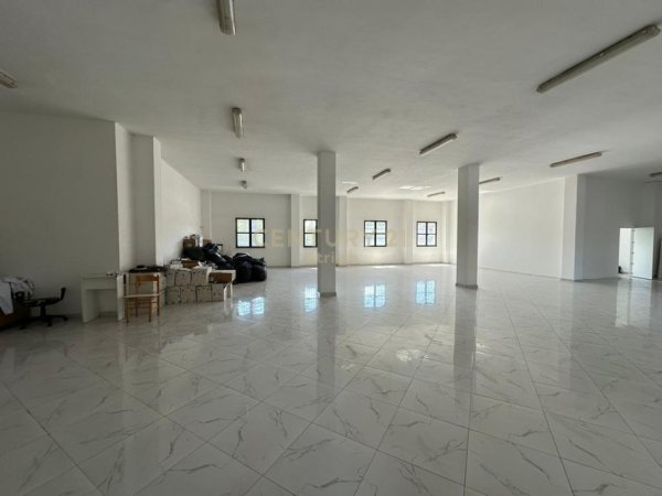 Tirane, jepet me qera ambjent biznesi Kati 3, 1.024 m² 6.000 € 
