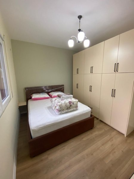 Jepet me Qira Apartament 1+1 te Pazari i Ri, Kati 4, 65 m² 700 €URO