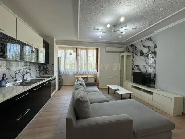 Tirane, jepet me qera apartament 2+1+Aneks+Ballkon Kati 3, 80 m² 600 € 