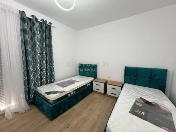 Tirane, jepet me qera apartament 2+1+Aneks+Ballkon Kati 3, 108 m² 1.500 € (Garden Side Residence)