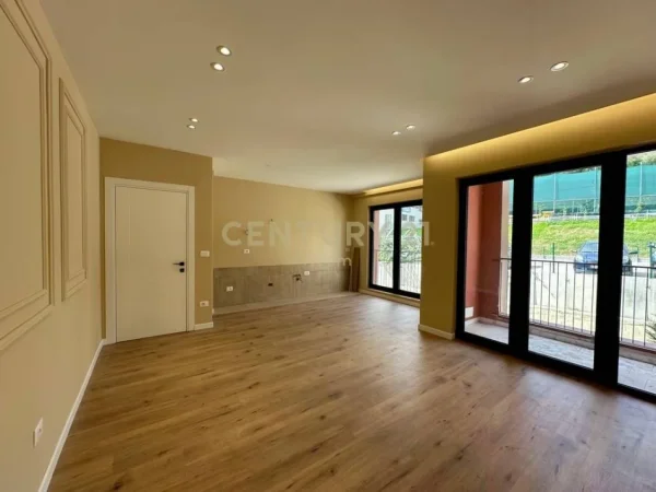 Tirane, shes apartament 2+1+Aneks+Ballkon Kati 1, 107 m² 214.000 € 