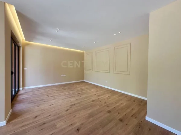 Tirane, shes apartament 2+1+Aneks+Ballkon Kati 1, 107 m² 214.000 € 