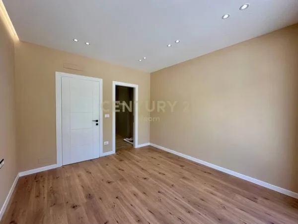 Tirane, shes apartament 2+1+Aneks+Ballkon Kati 1, 107 m² 214.000 € 