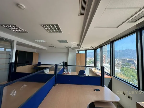 Tirane, jap me qera ambjent biznesi Kati 10, 456 m² 9.120 € (Kullat Binjake)