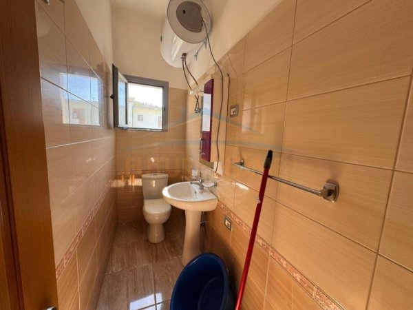 Durres, jepet me qera apartament 3+1 Kati 2, 125 m² 500 € (PORTO ROMANO,DURRES)