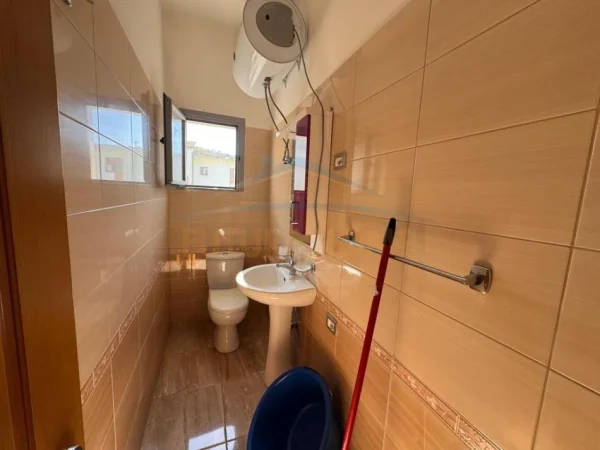 Durres, jepet me qera apartament 3+1 Kati 2, 125 m² 500 € (PORTO ROMANO,DURRES)