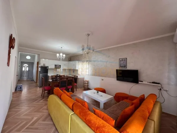 Durres, jepet me qera apartament 3+1 Kati 2, 125 m² 500 € (PORTO ROMANO,DURRES)