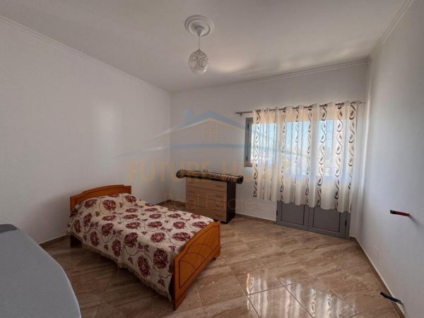 Durres, jepet me qera apartament 3+1 Kati 2, 125 m² 500 € (PORTO ROMANO,DURRES)
