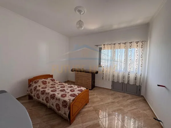 Durres, jepet me qera apartament 3+1 Kati 2, 125 m² 500 € (PORTO ROMANO,DURRES)
