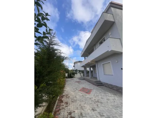 jepet me qera apartament 3 Katshe , 158 m² 1.000 € (PLAZH HEKURUDHA,DURRES)