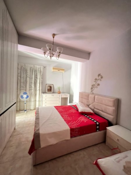 Jepet me Qera Apartament 3+1 ne Rrugen e Durresit  ,Kati 3, 100 m² 700 €uro