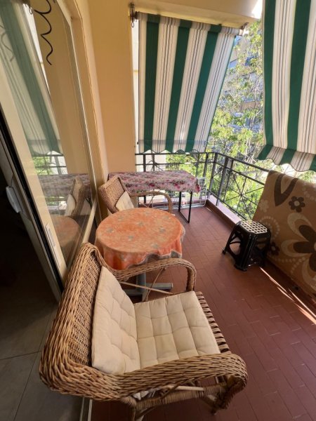 Jepet me Qera Apartament 3+1 ne Rrugen e Durresit  ,Kati 3, 100 m² 700 €uro