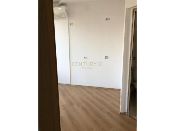 Tirane, jepet me qera ambjent biznesi Kati 1, 65 m² 1.500 € (BARDHOK BIBA)