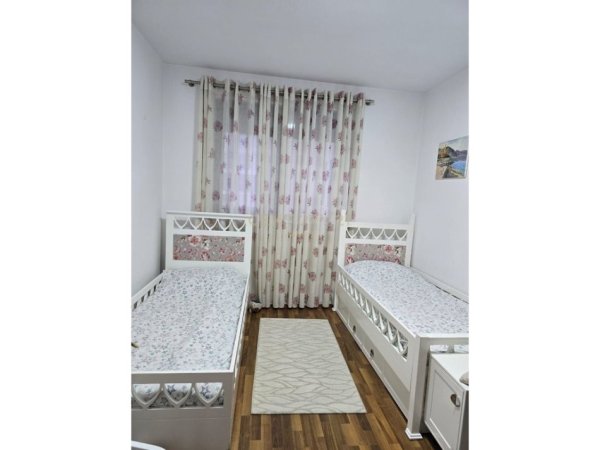 Tirane, jepet me qera apartament 2+1+Aneks+Ballkon Kati 7, 125 m² 900 € 