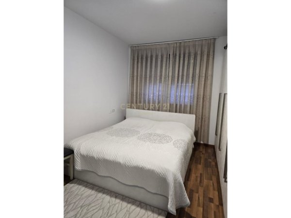 Tirane, jepet me qera apartament 2+1+Aneks+Ballkon Kati 7, 125 m² 900 € 