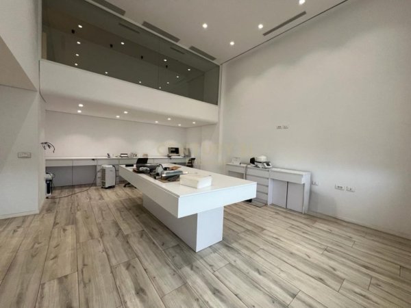 Tirane, jepet me qera ambjent biznesi Kati 1, 110 m² 1.500 € (Golden Park)