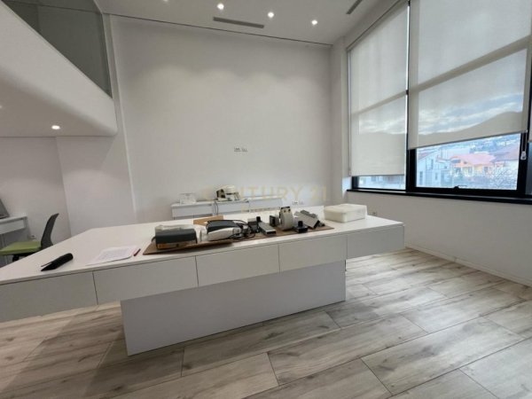 Tirane, jepet me qera ambjent biznesi Kati 1, 110 m² 1.500 € (Golden Park)