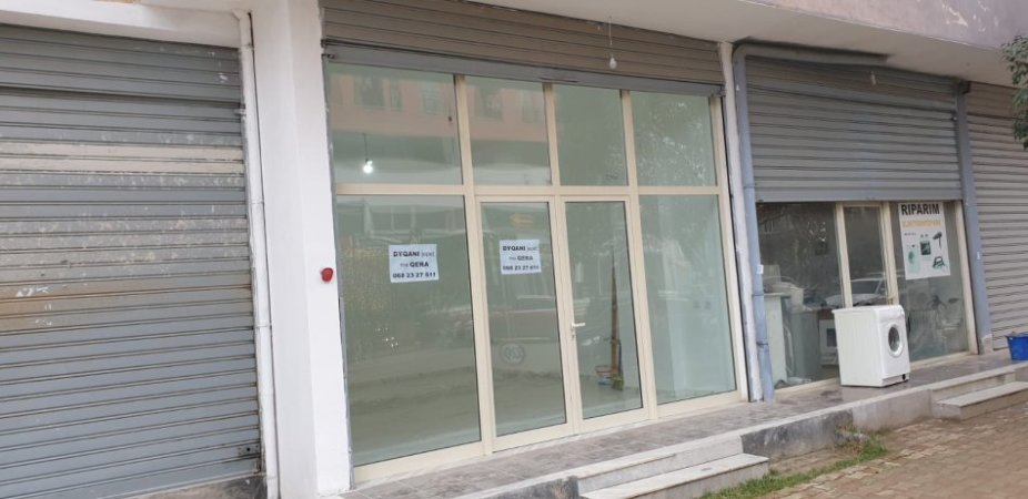 Tirane, jepet me qera dyqan Kati 0, 35 m² 400 €