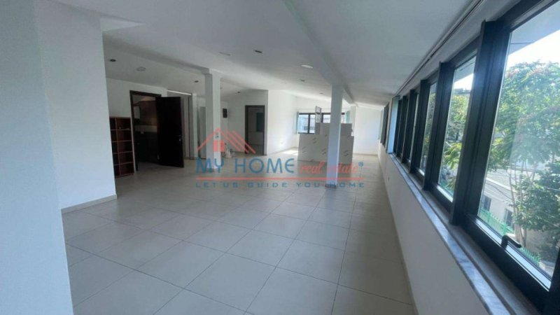 Tirane, jepet me qera zyre Kati 3, 115 m² 1.500 € (Brryli)