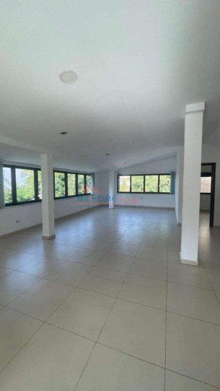 Tirane, jepet me qera zyre Kati 3, 115 m² 1.500 € (Brryli)