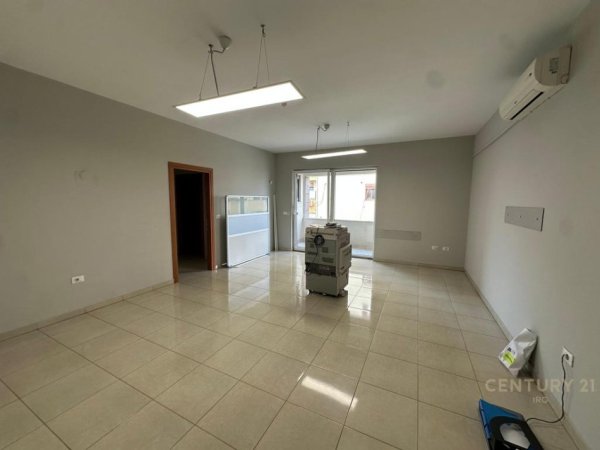 Tirane, jap me qera ambjent biznesi Kati 5, 126 m² 1.500 € (Rruga e Bogdaneve)