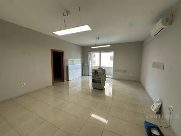 Tirane, jap me qera ambjent biznesi Kati 5, 126 m² 1.500 € (Rruga e Bogdaneve)