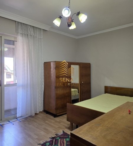 Tirane, jepet me qera apartament 2+1+Ballkon Kati 3, 90 m² 600 € (Rruga e Elbasanit)