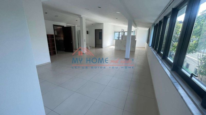 Tirane, jepet me qera zyre Kati 3, 115 m² 1.500 € (Brryli)