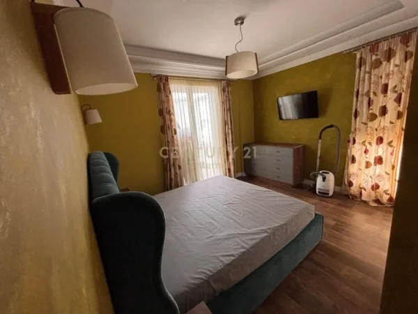 Tirane, jepet me qera apartament 3+1+Aneks+Ballkon Kati 4, 130 m² 1.800 € (Kopshti zoologjik)