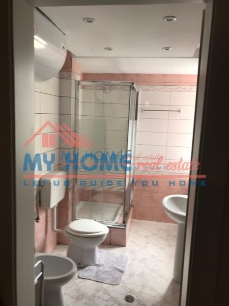 Tirane, jepet me qera apartament 3+1+Ballkon Kati 6, 125 m² 1.200 € (Piaza)