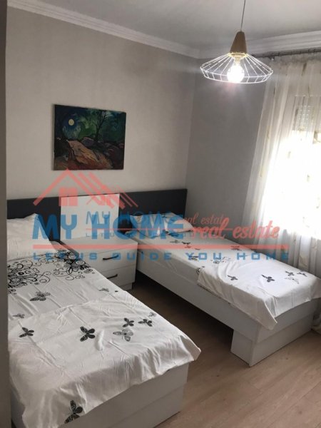 Tirane, jepet me qera apartament 3+1+Ballkon Kati 6, 125 m² 1.200 € (Piaza)