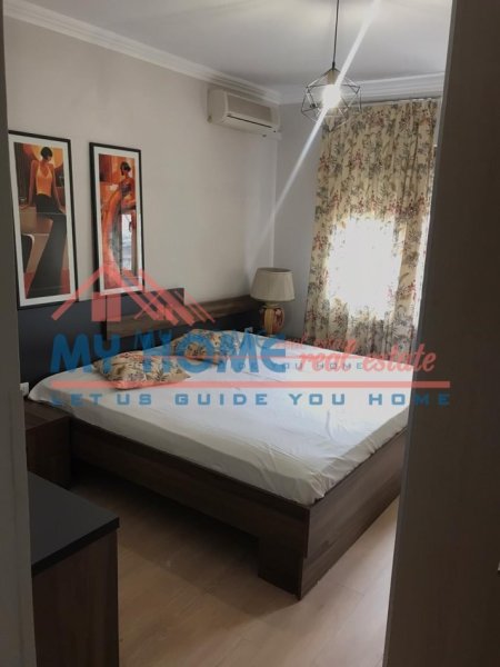 Tirane, jepet me qera apartament 3+1+Ballkon Kati 6, 125 m² 1.200 € (Piaza)